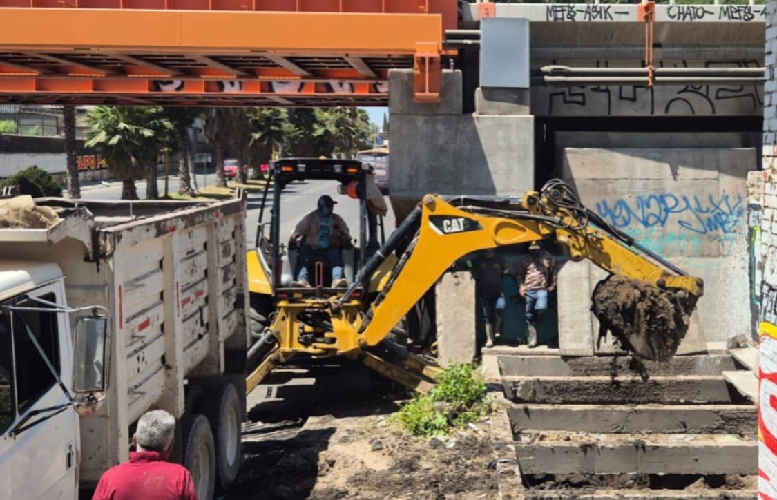 Retira Interapas 28 toneladas de basura del Puente Naranja