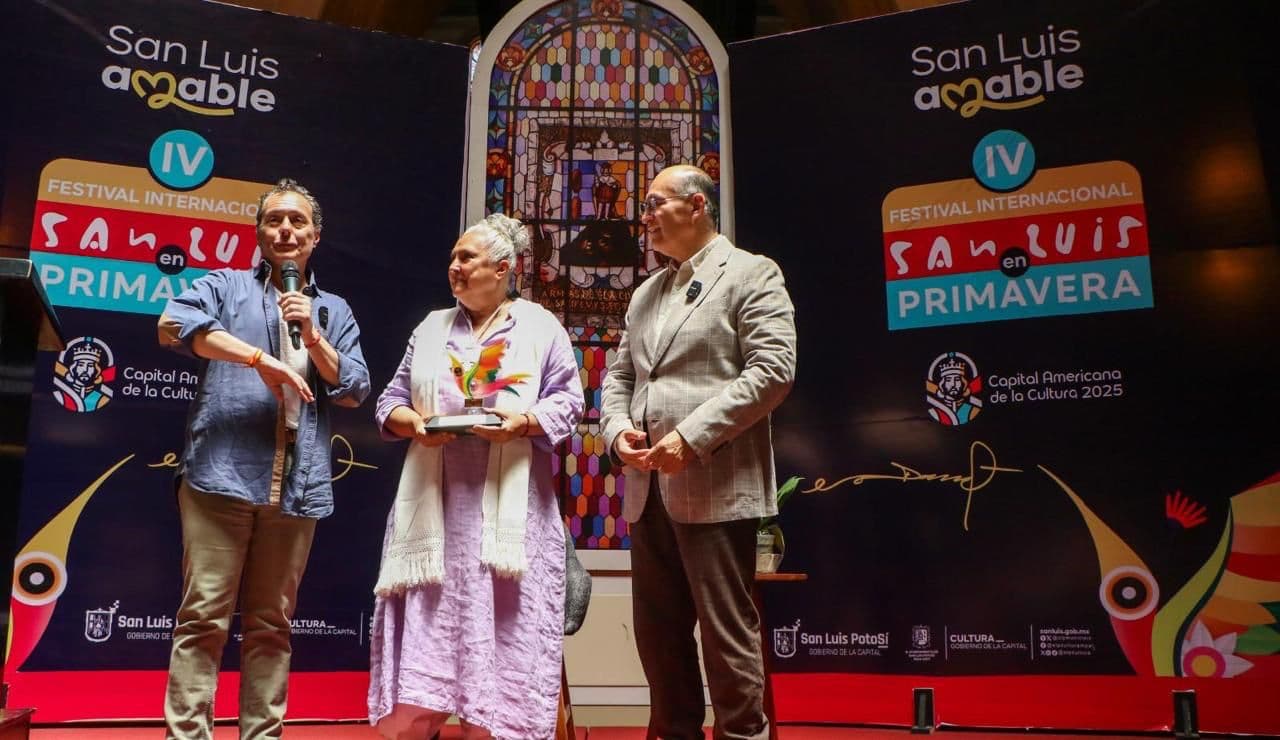 Otorgan reconocimiento a escritora Laura Esquivel en Festival San Luis en Primavera