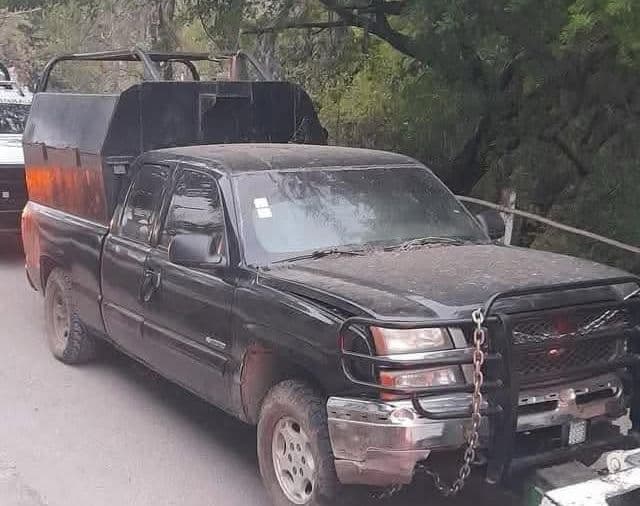 Localiza ejercito camioneta abandonada con blindaje artesanal en Tanquián