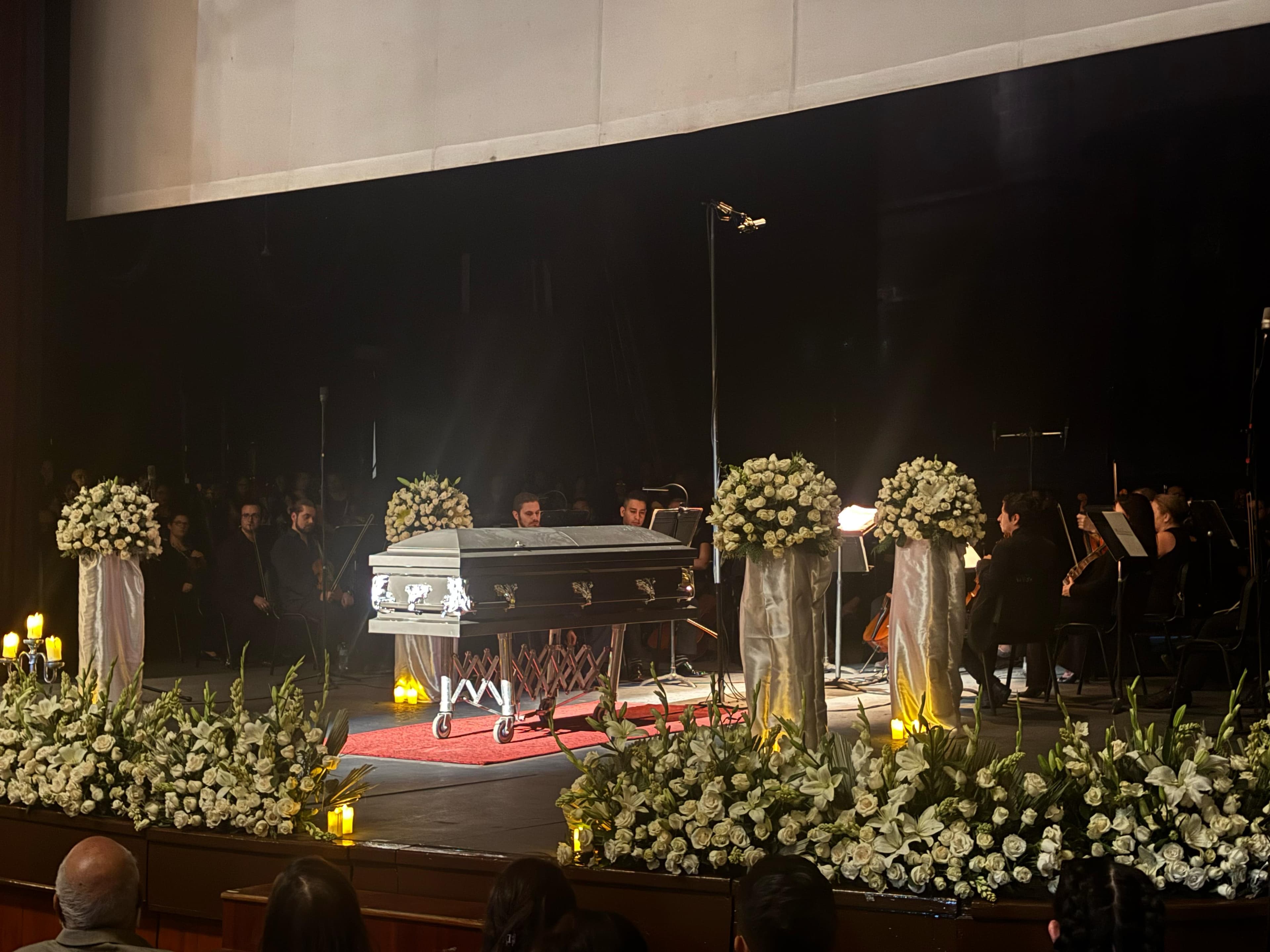 Homenajean a José Miramontes Zapata en el teatro de la paz