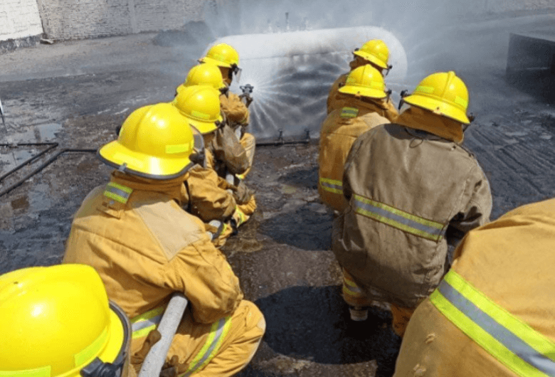 Buscan bomberos de SLP contratar nuevo personal ante emergencias