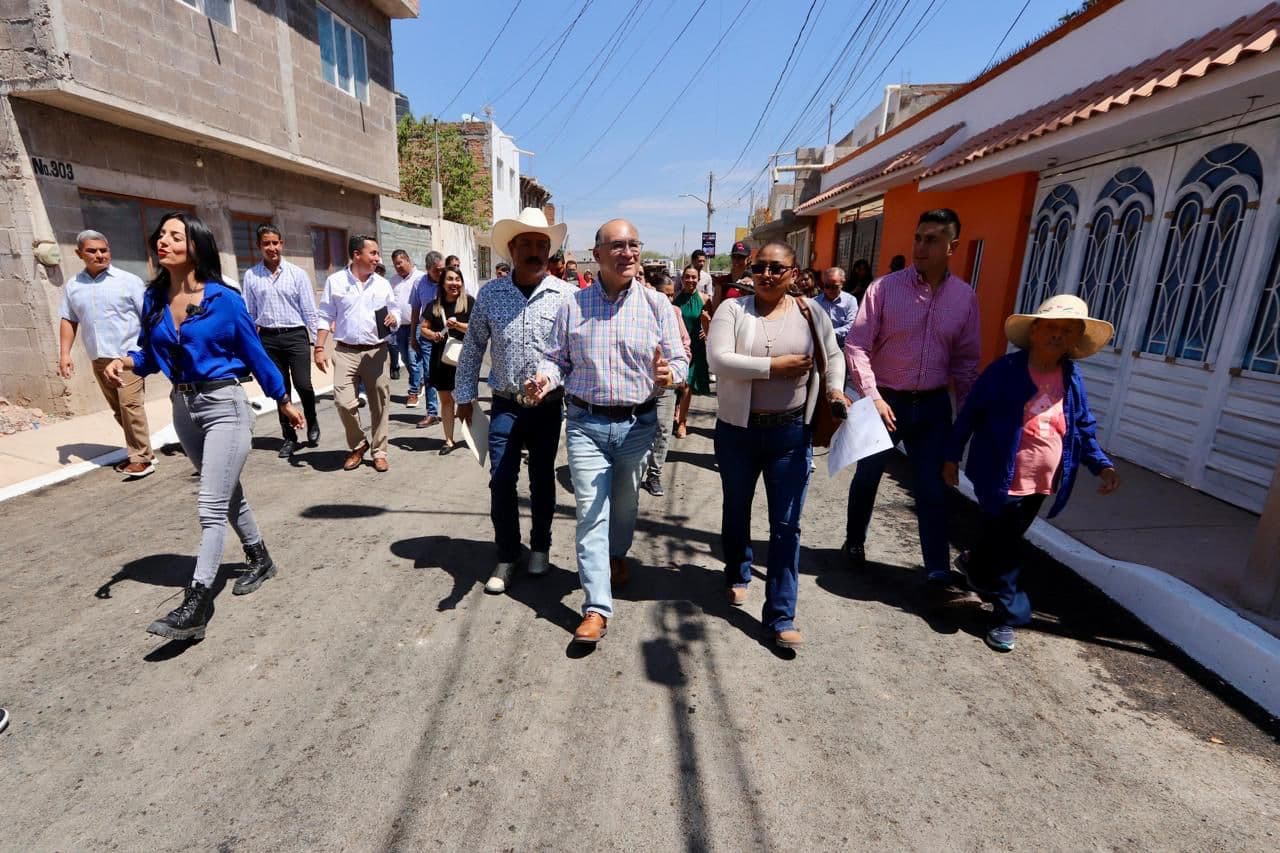 Moderniza Ayuntamiento vialidades en Col. Mártires de la Revolución