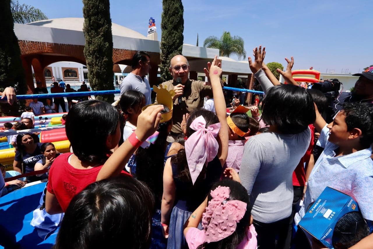 Festeja Alcalde Galindo día del niño con convivencia y regalos