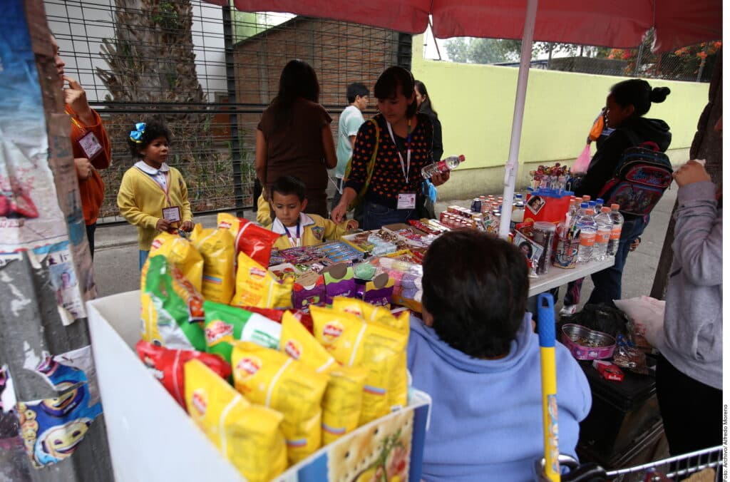 Se adaptan familias potosinas a regulaciones de alimentos en escuelas
