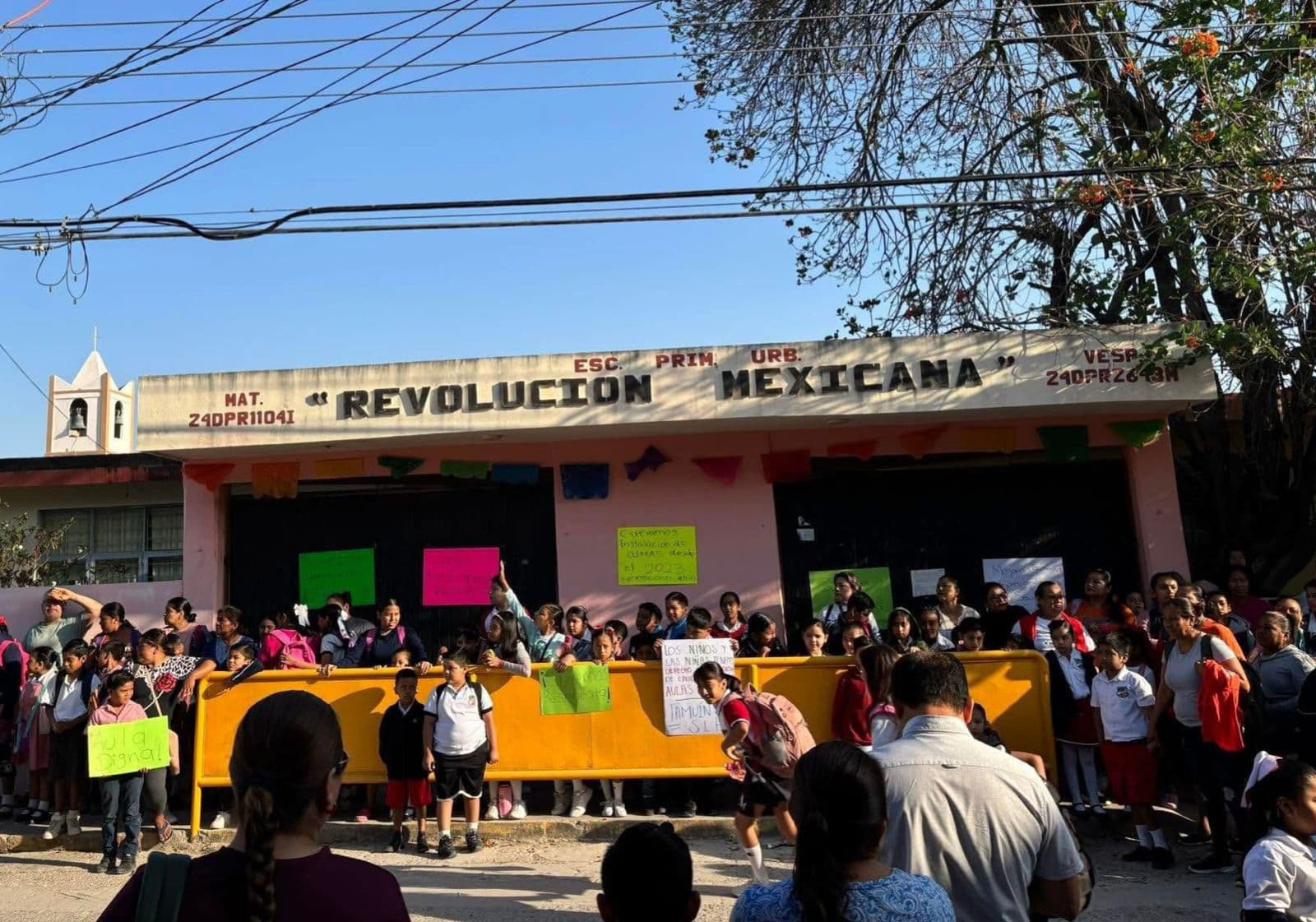 Escuela en Tamuín se asfixia: SEGE impide aire acondicionado a pesar del calor infernal
