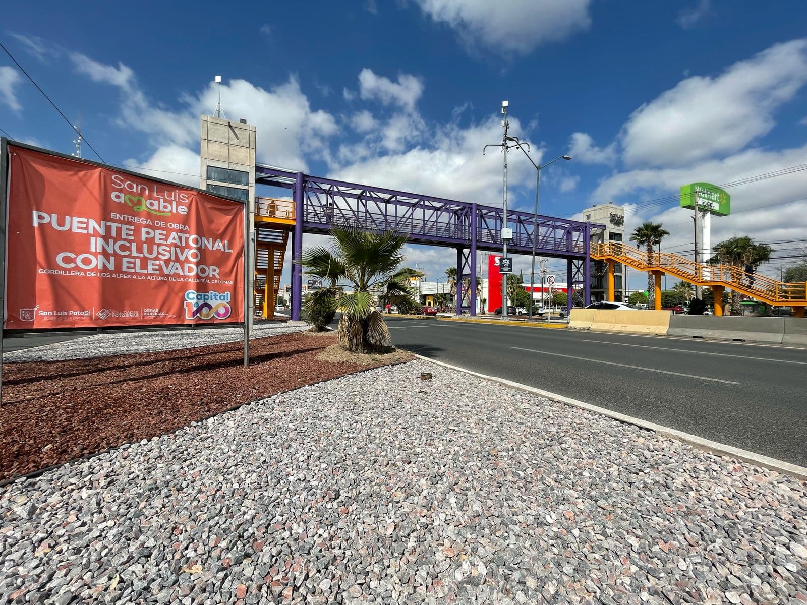 Inauguran puente peatonal inclusivo en la capital potosina