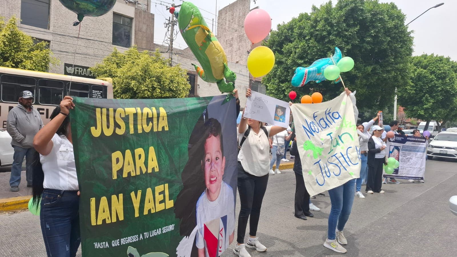 Familiares marchan para exigir la localización de Ian Yael