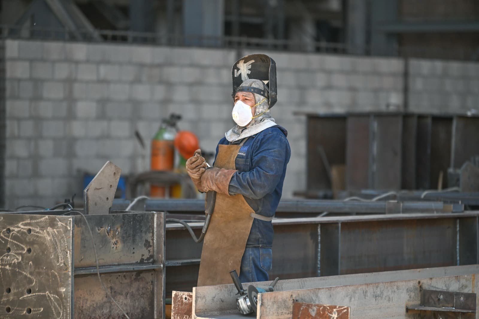 Industria de la construcción resiste al alza del acero y presión extranjera