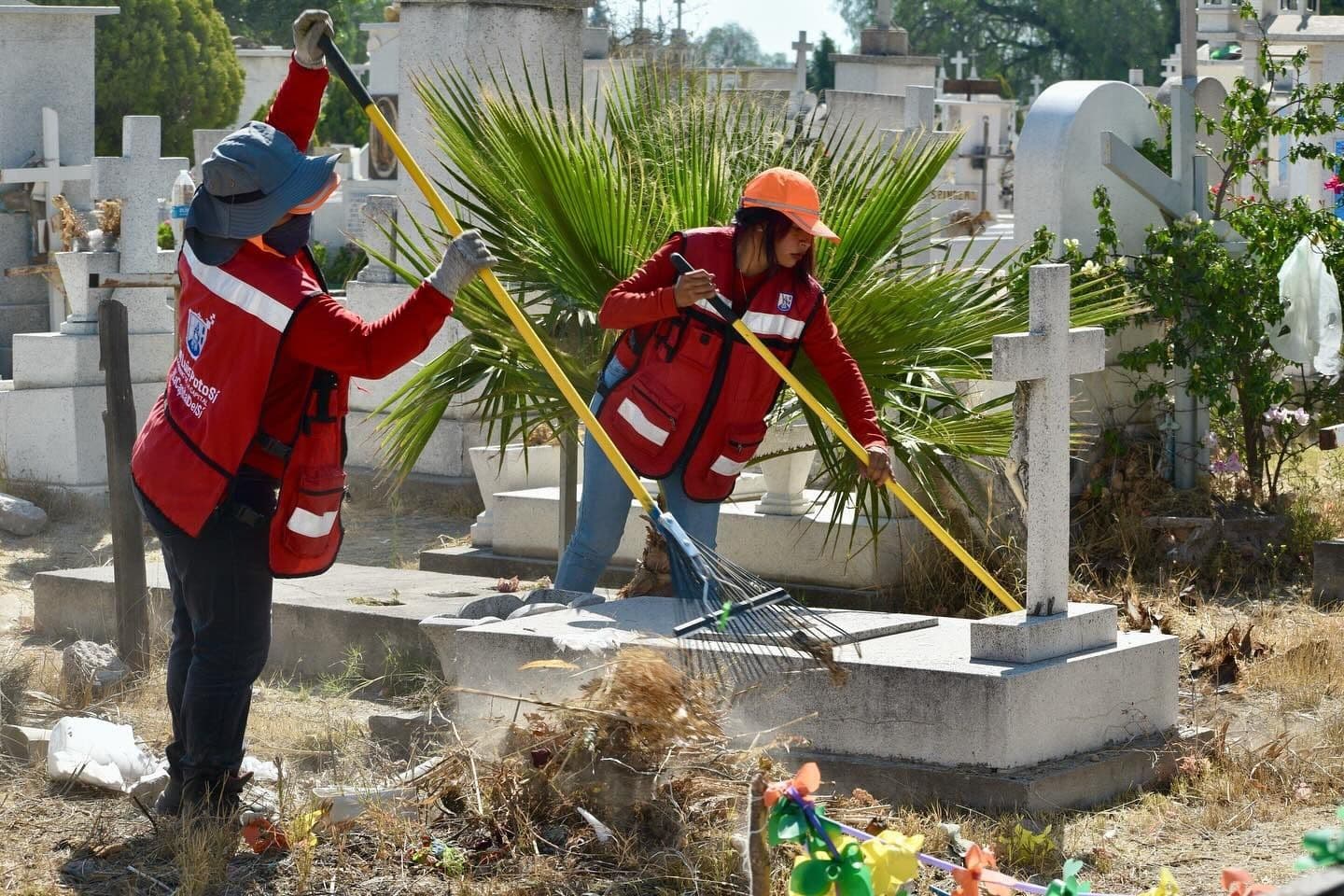 Refuerzan trabajos en cementerios municipales por el Día de la Madre