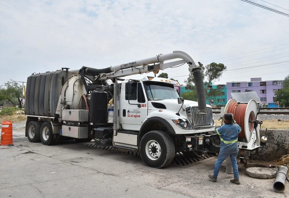 Piden evitar tirar basura en alcantarillas para prevenir inundaciones en SLP