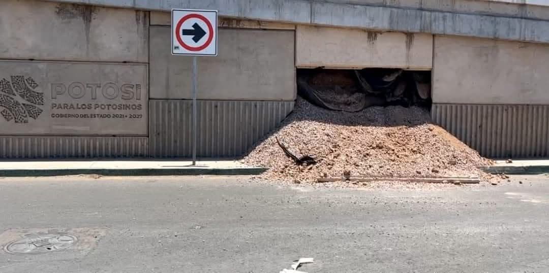 Presenta puente de Prados daños estructurales a un año de su inauguración
