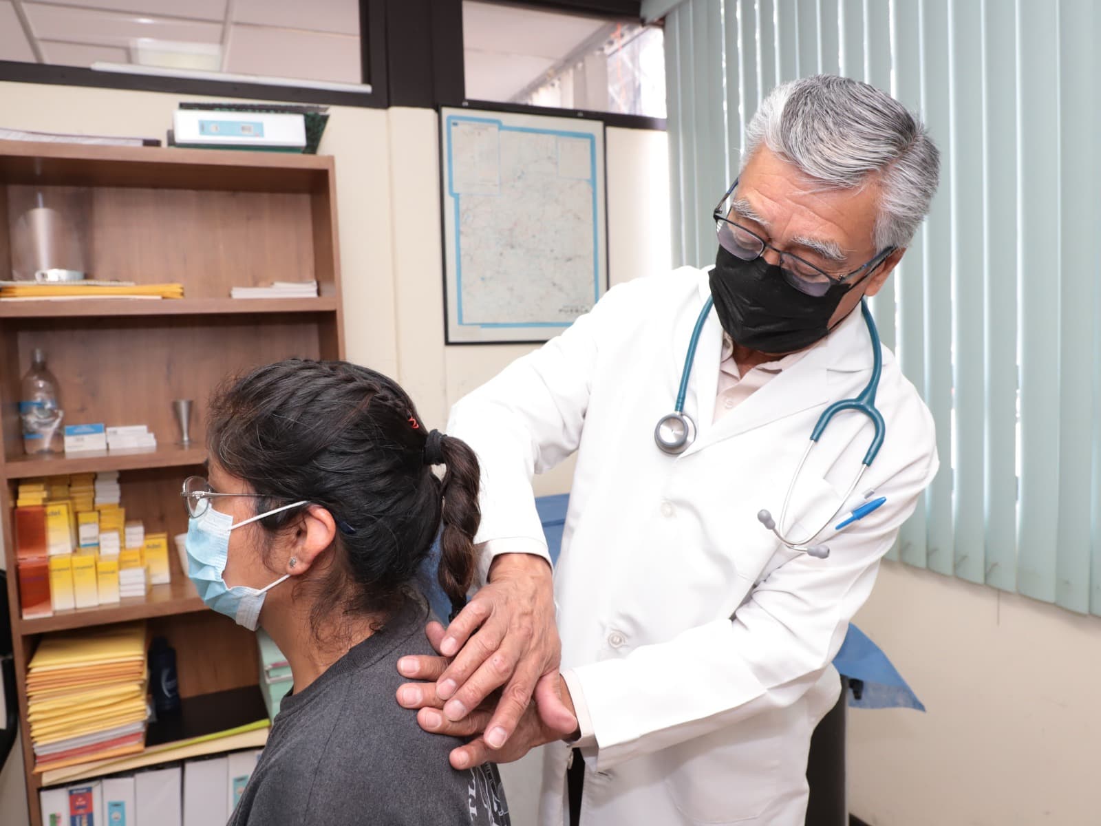 Consultas baratas y sistema saturado precarizan a médicos en SLP