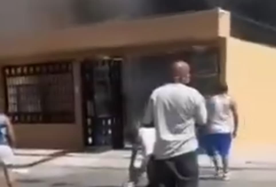 Muestran potosinos su solidaridad durante incendio en vivienda