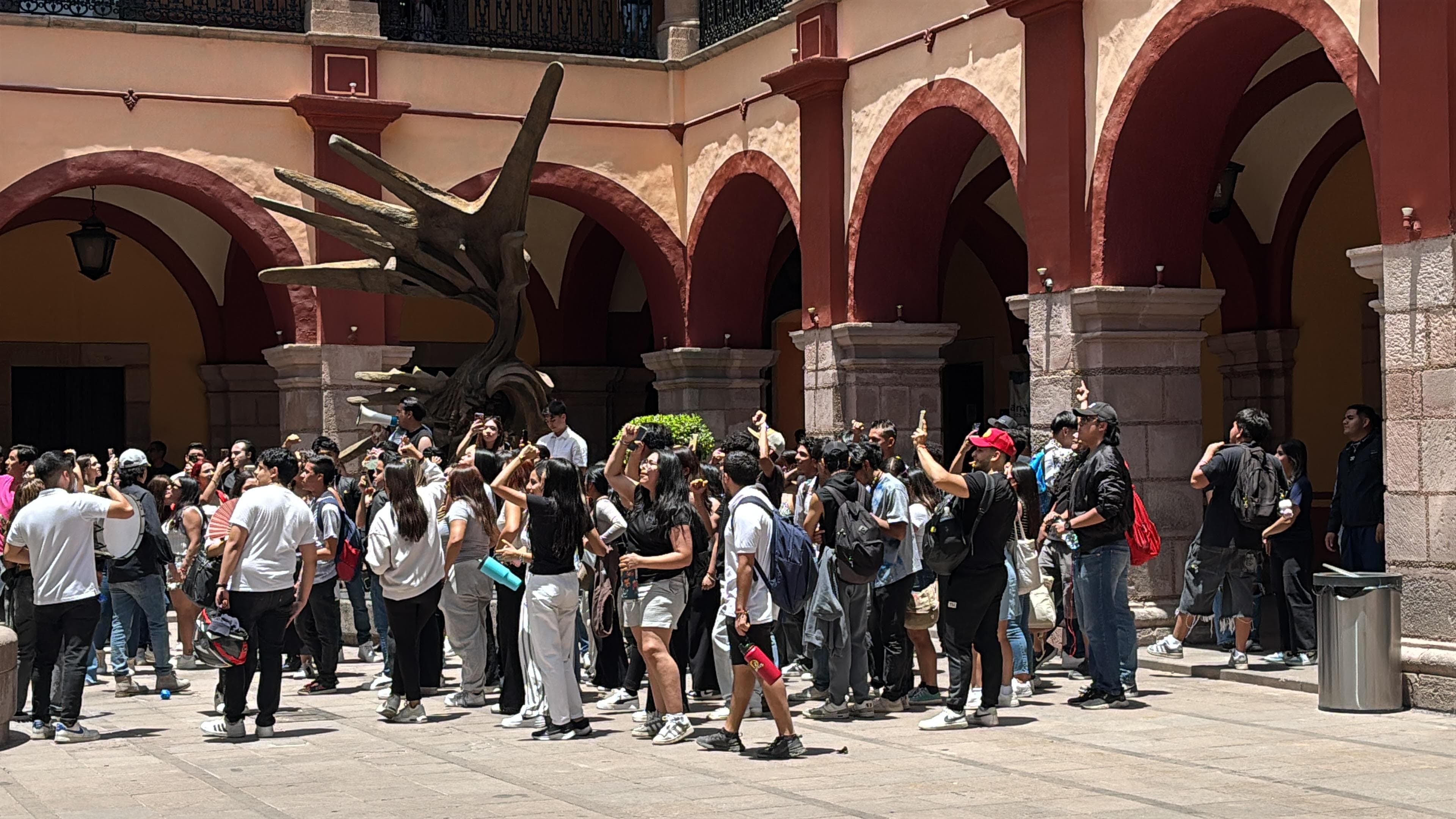 Se registran alumnos candidatos a la Federación Universitaria Potosina de la UASLP