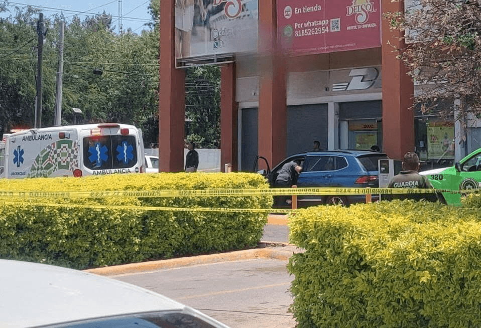 Intentan asaltar a mujer que retiró 50 mil pesos en plaza Citadina de Soledad