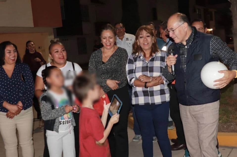 Inaugura alcalde Galindo nuevo alumbrado táctico en Frac. Paseo de las Arboledas