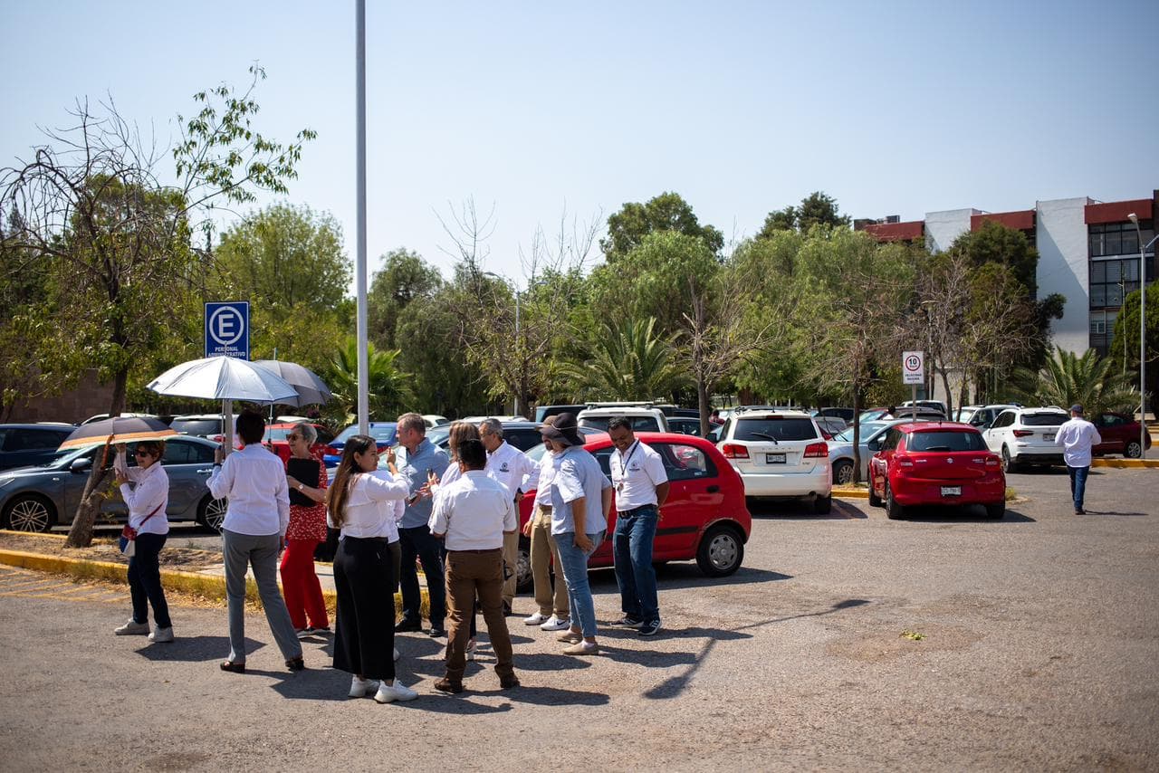Bloquean carretera por presuntos abusos en el Tecnológico de San Luis