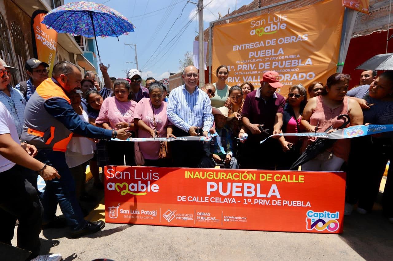 Enrique Galindo entrega calles renovadas en la colonia Los Limones