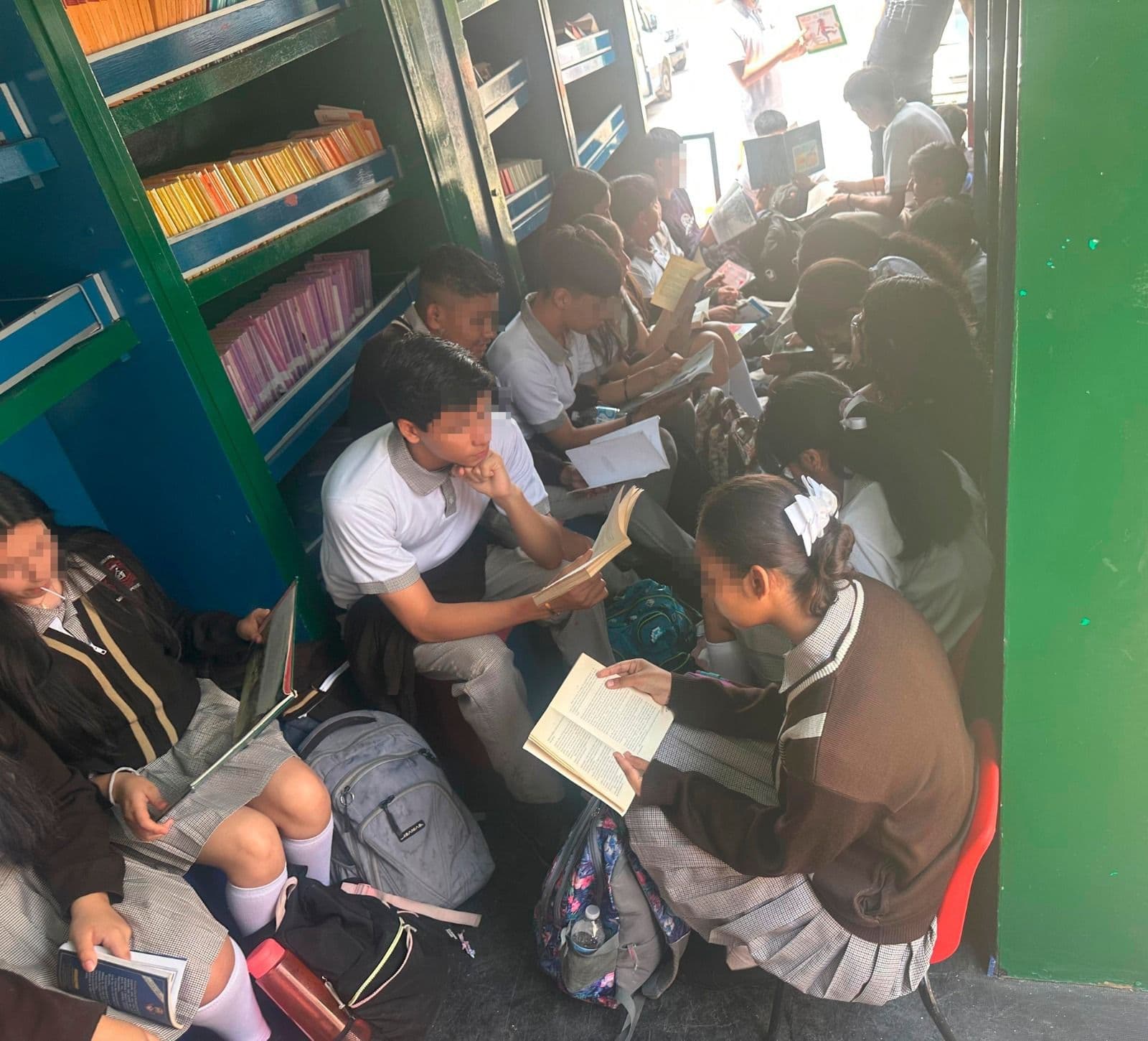 Aprendimóvil y Biblioteca Itinerante fortalecen la educación