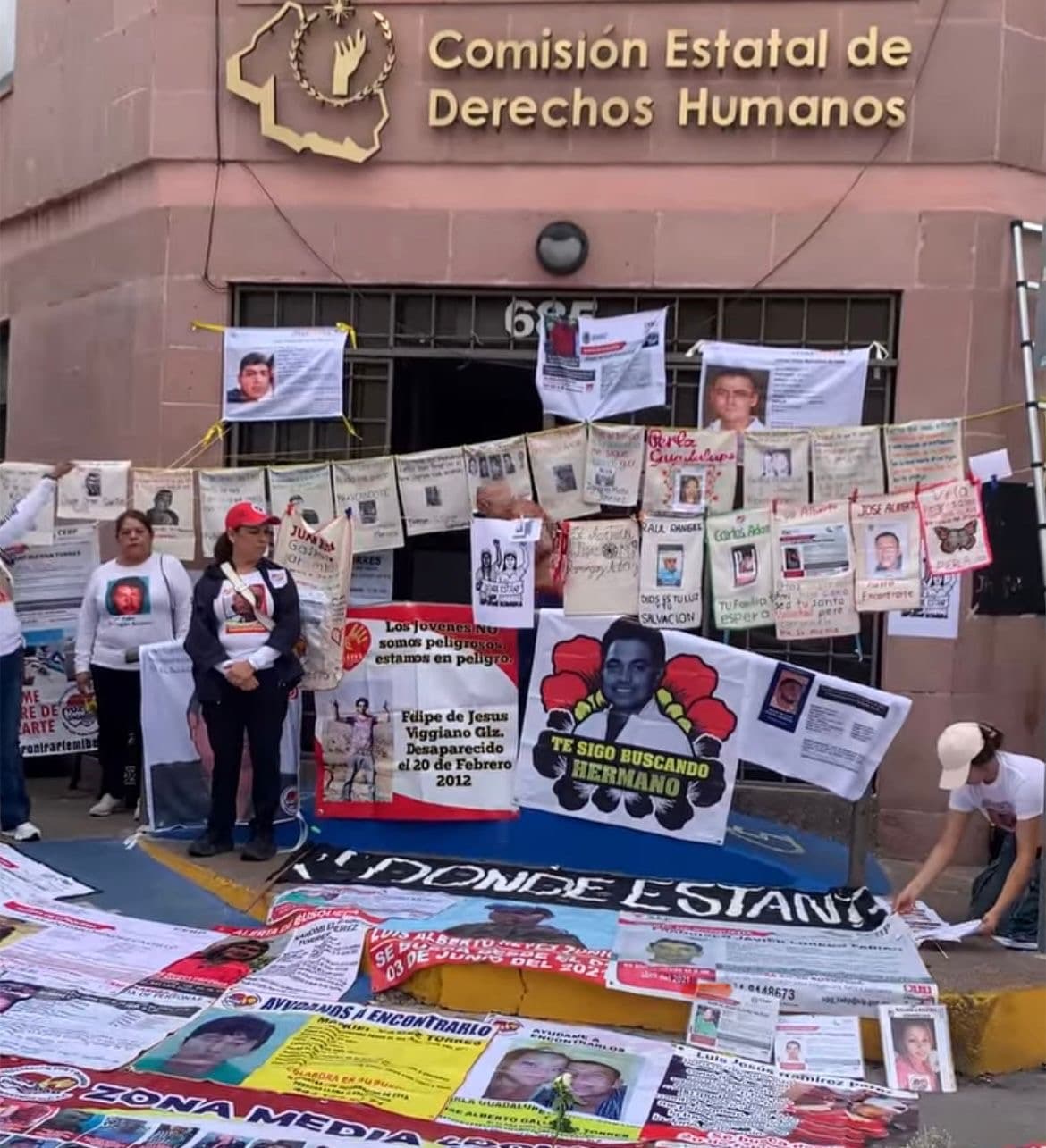 Madres buscadoras regresan a la CEDH tras retiro de fichas de desaparecidos