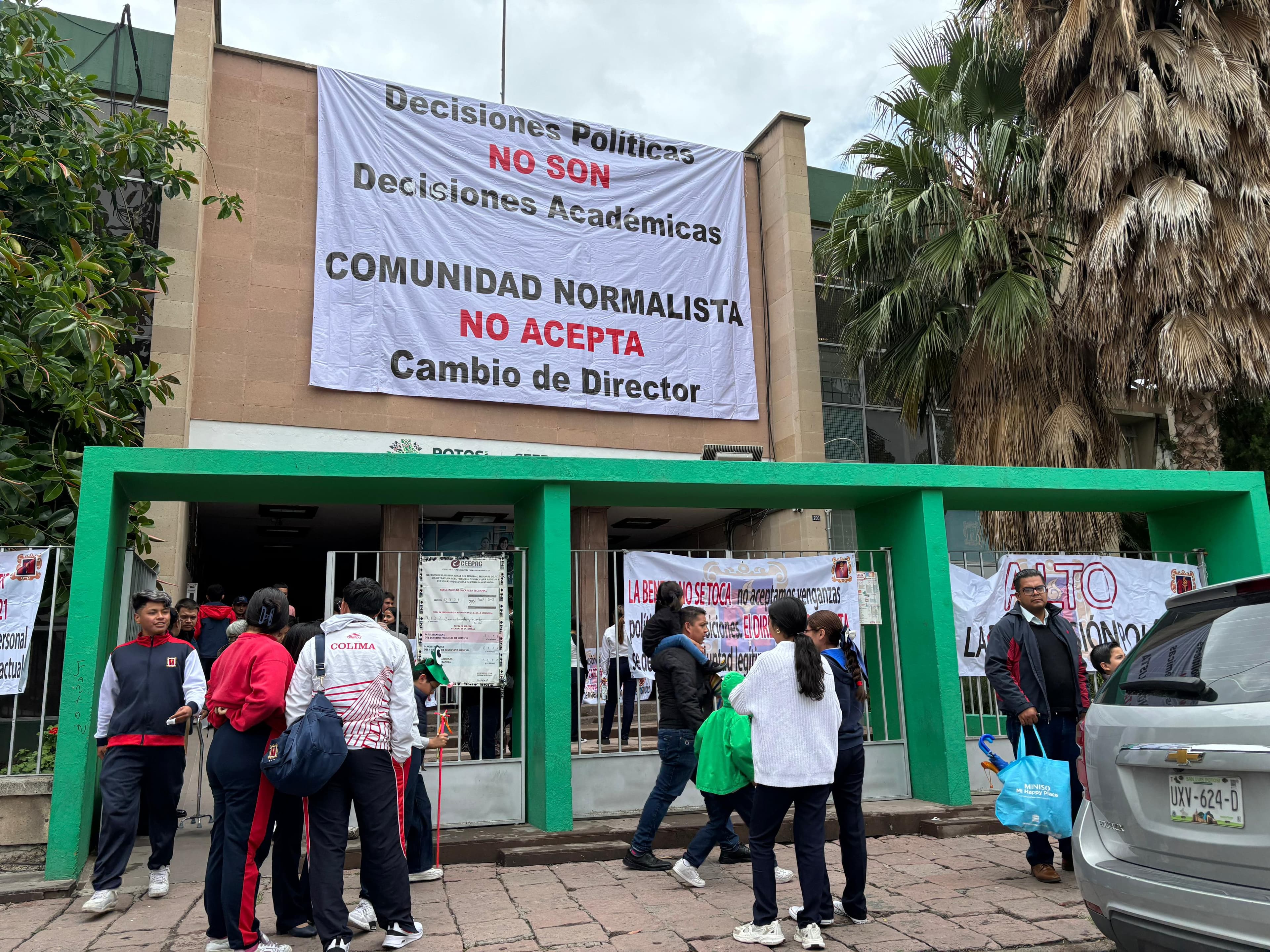 Comunidad de la BECENE se manifiesta contra cambio de directivos