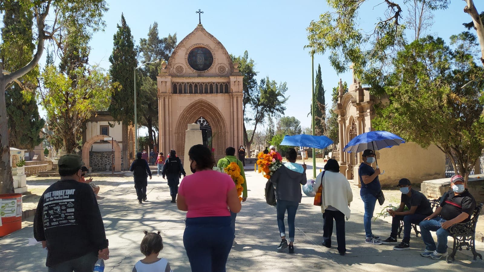 Aumentó 40% la afluencia en panteones por Día del Padre