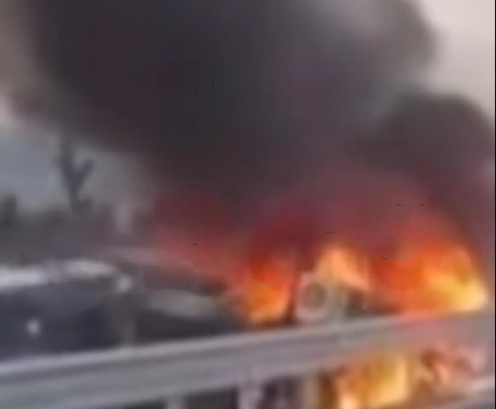 Choque y fuego en la 57: tráiler se incendia en tramo Ventura el Peyote