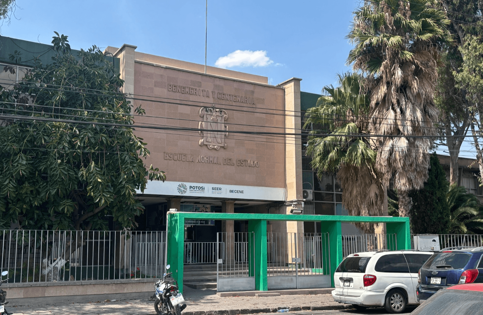 Reconocen a la escuela normal del Estado como la mejor del país