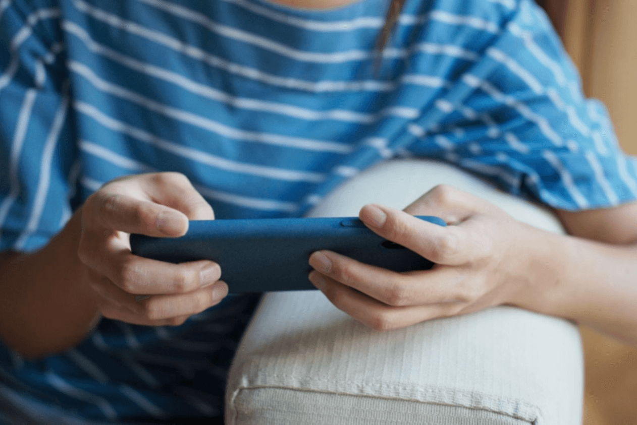 Advierte especialista de la UASLP peligros de teléfonos y tablets para las infancias