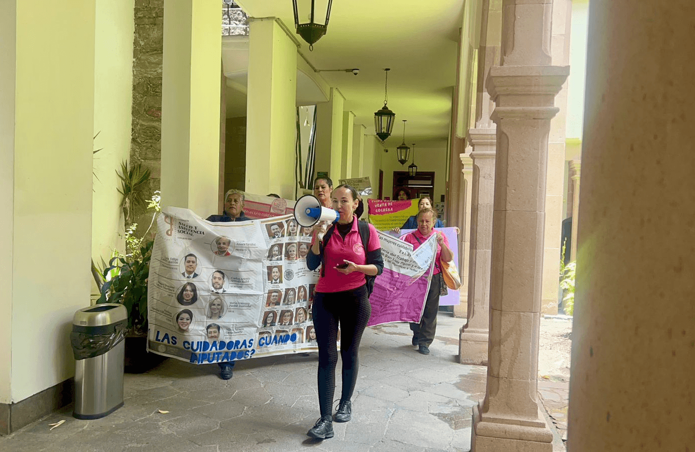 Protestan madres buscadoras en el Congreso del Estado de SLP