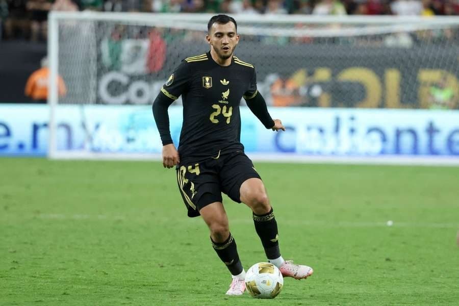 Confirma Selección Mexicana que cirugía de Luis Chávez fue un éxito