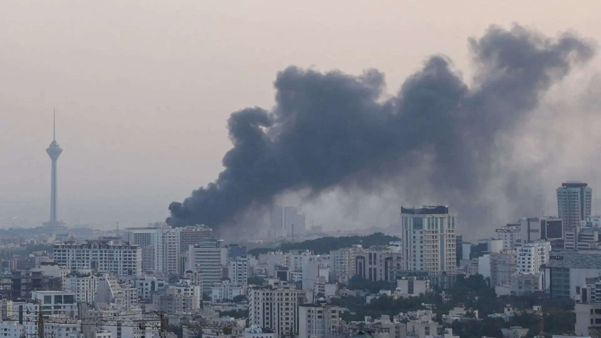 Fuego cruzado: Oriente en vilo