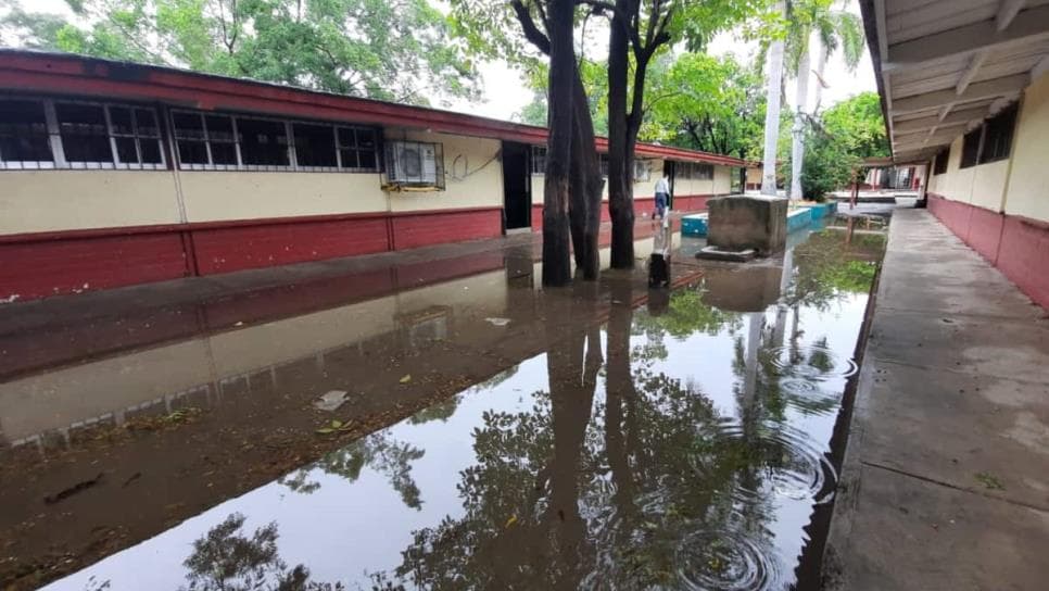 Suspenden clases en Zonas Media y Huasteca de SLP por lluvias del huracán