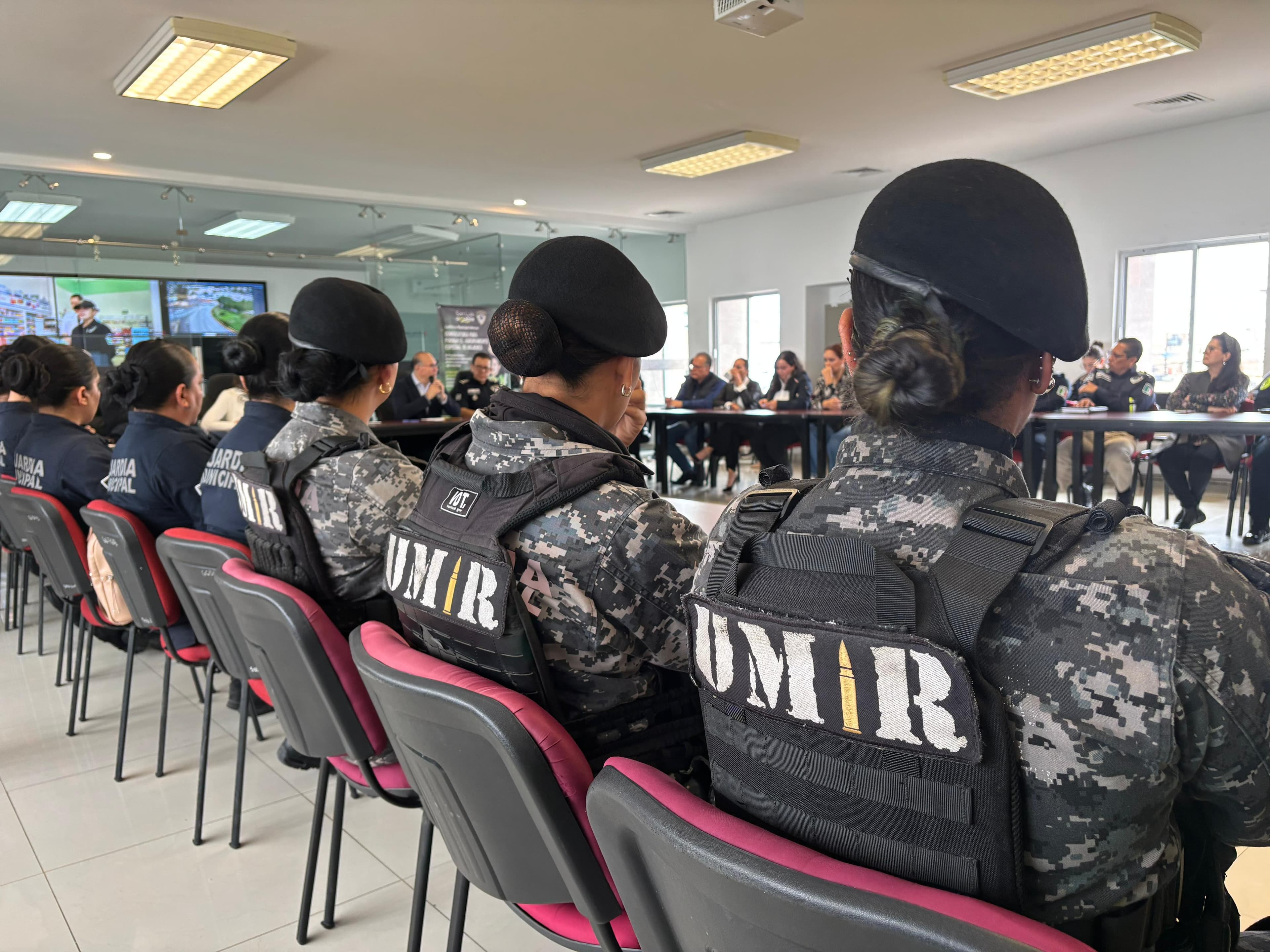 Lanzan grupo policial femenino para reforzar seguridad en el Centro Histórico