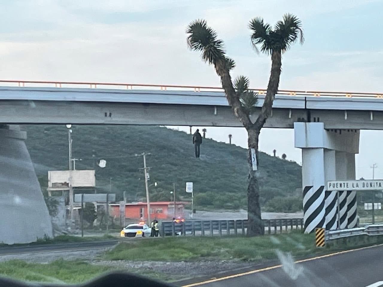 Gobierno del Estado se deslinda de cuerpo hallado en puente de la Carretera 57