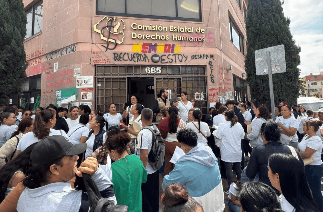 Se manifiestan trabajadores de Valeo frente a la CEDH