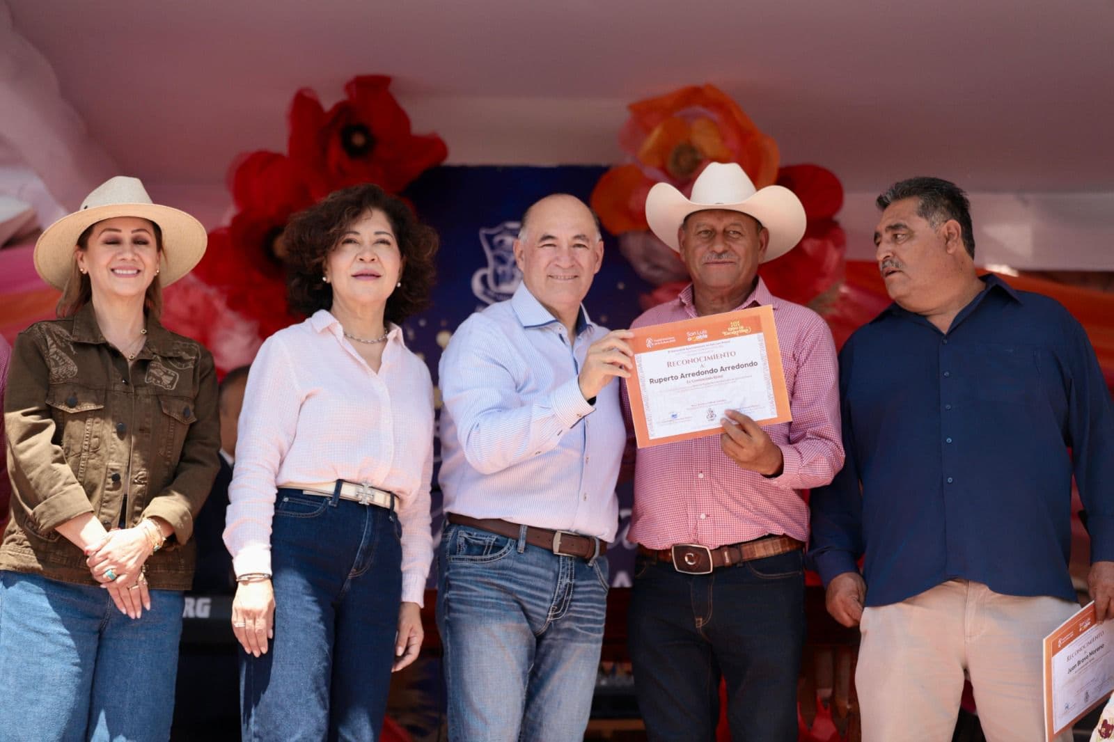 Enrique Galindo refrenda compromiso con Escalerillas en su 101 aniversario