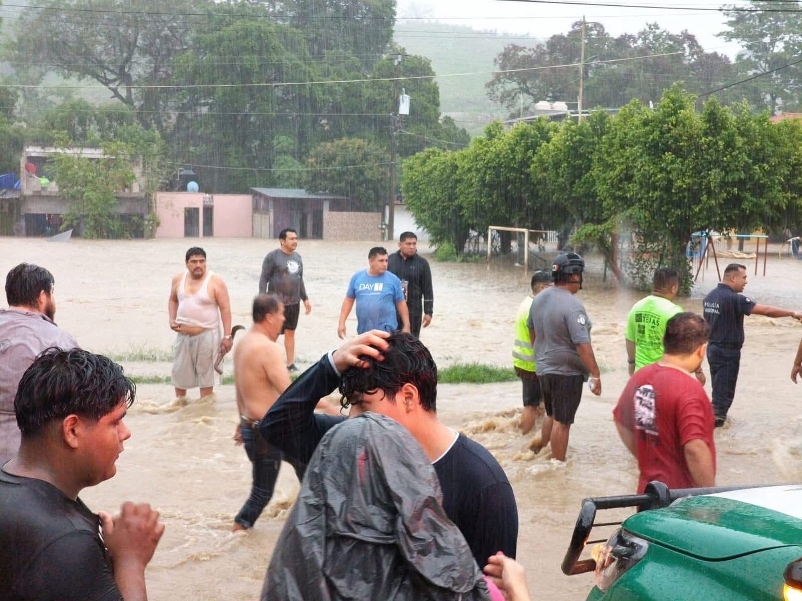 Tromba provoca severas inundaciones en Tamazunchale y la Huasteca Potosina