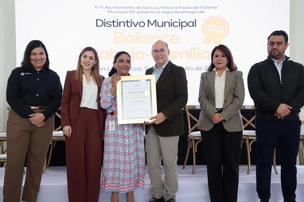 Entregan distintivo Trabajo-Familia a 45 empresas en SLP