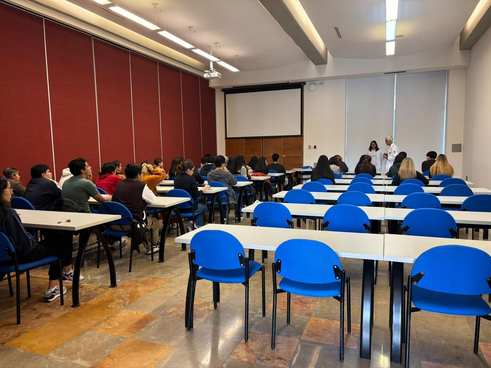 Carreras de salud encabezan demanda en examen de admisión UASLP 2025