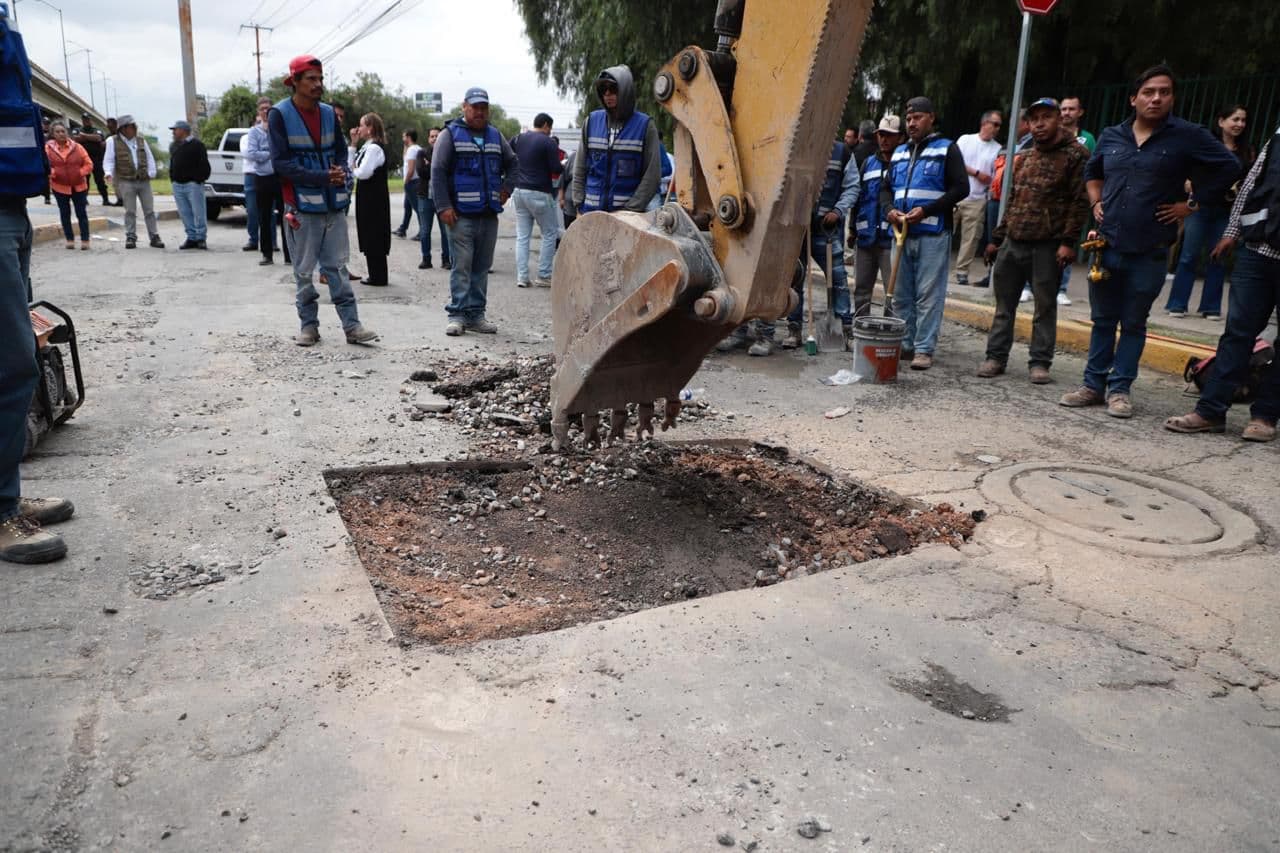 Inicia Enrique Galindo reconstrucción total de la lateral sur de Salvador Nava