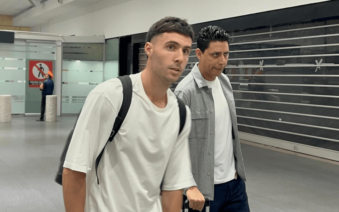 Arriba Ezequiel Paradela a CDMX para integrarse al Cruz Azul