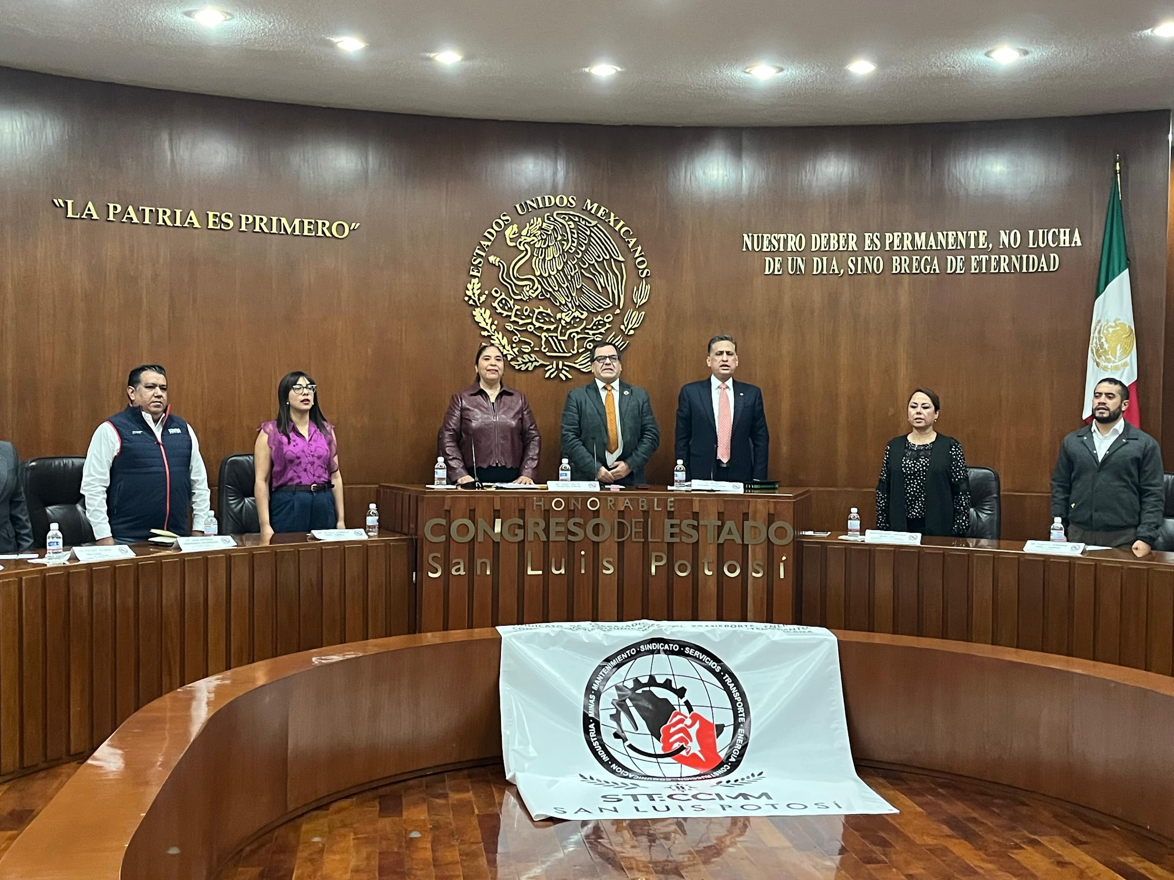 Toma protesta nuevo sindicato de STECCIMM en el Congreso de SLP