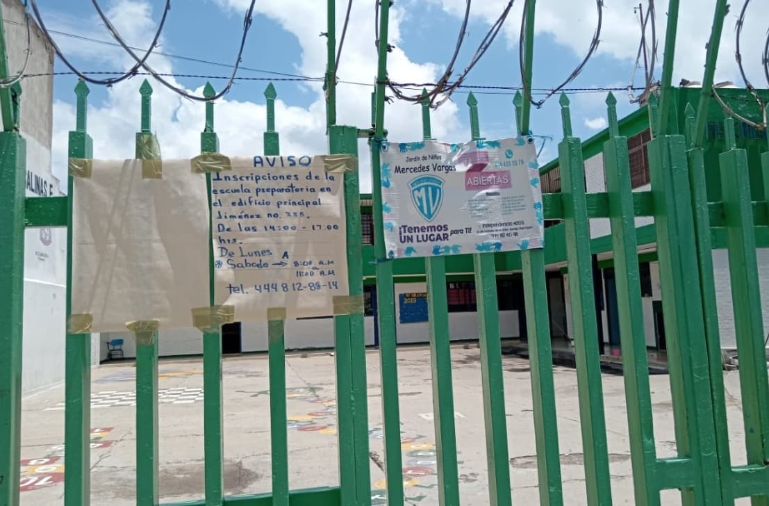 Se manifiestan padres indignados contra SEGE tras reacomodo de alumnos