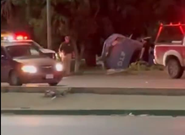 Vuelca pipa de gas en carretera a Matehuala a altura de Plaza Citadina
