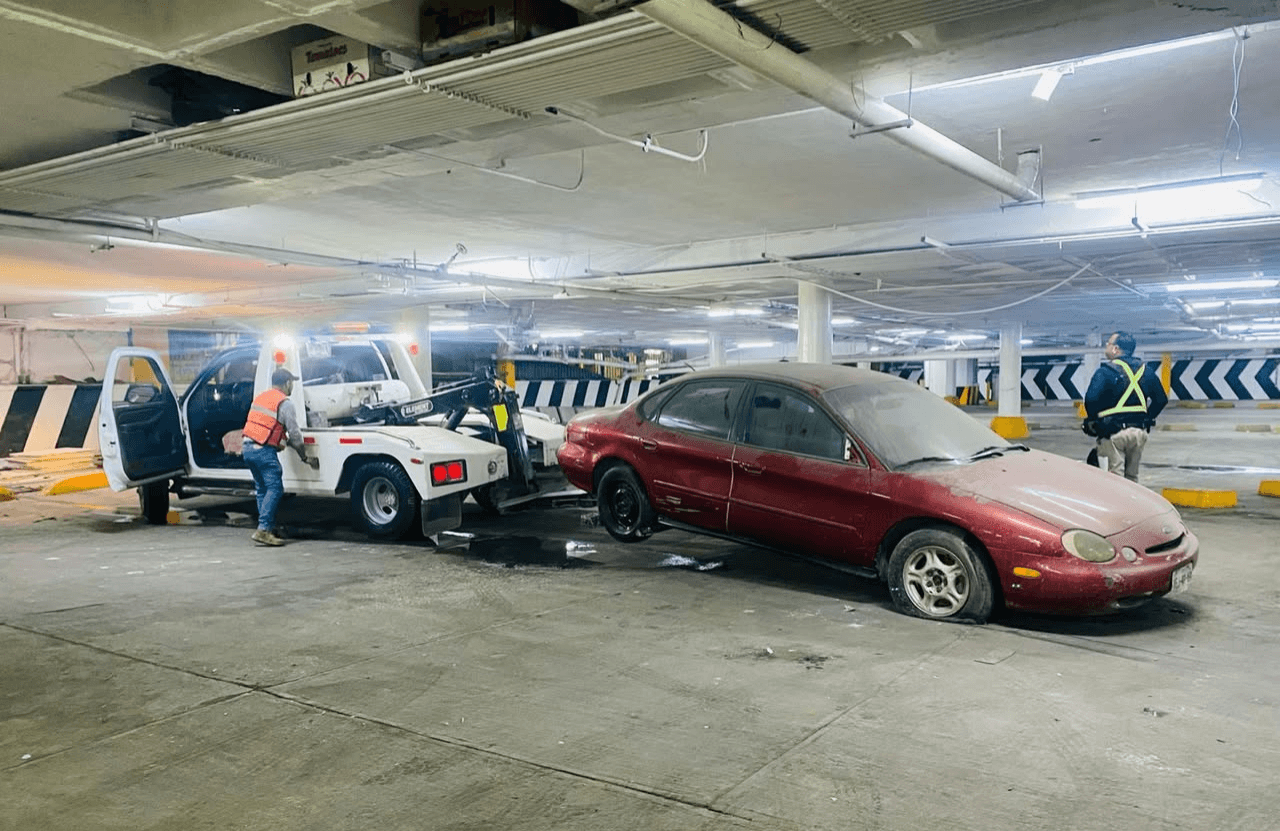 Buscan reforzar operativos de detección y retiro de coches abandonados