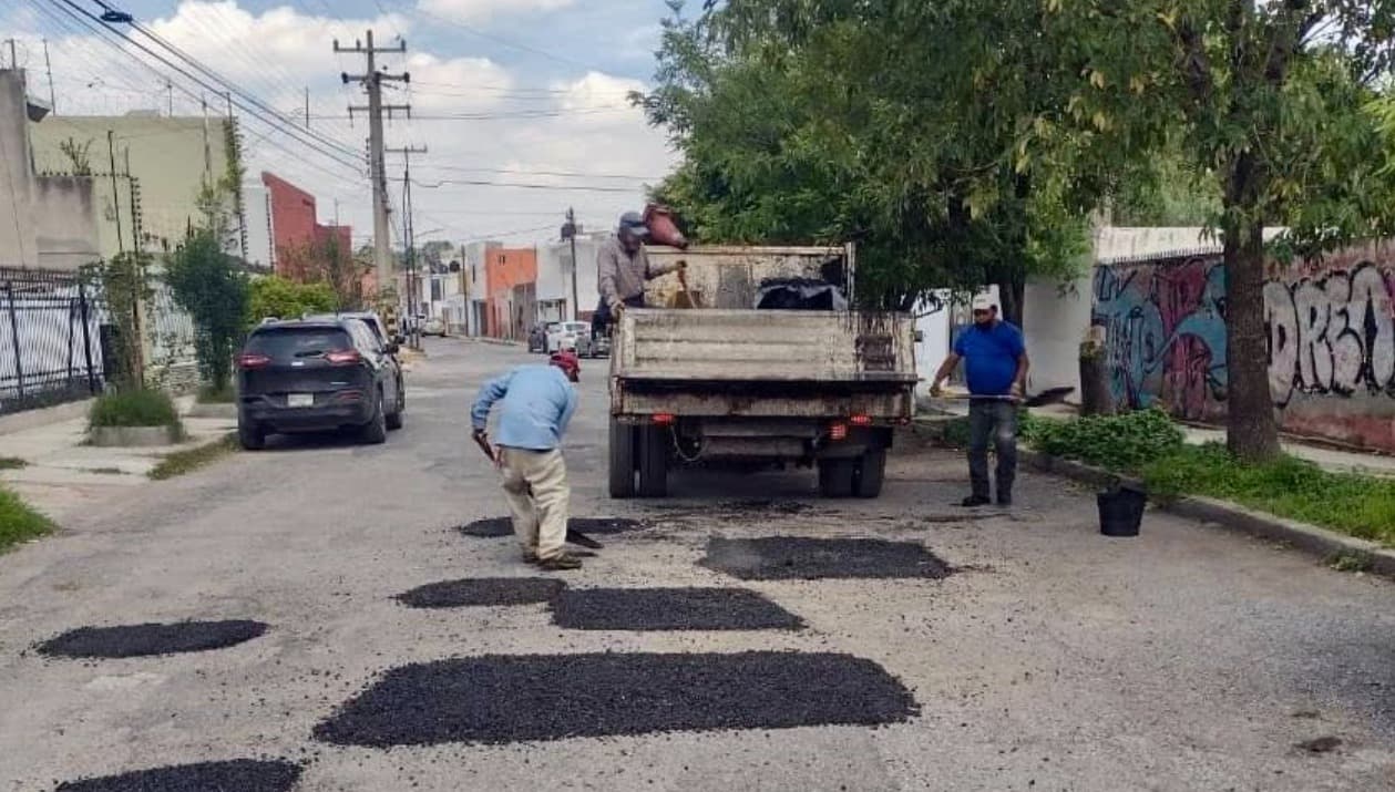 Se intensifican labores de bacheo ante afectaciones generadas por la lluvia