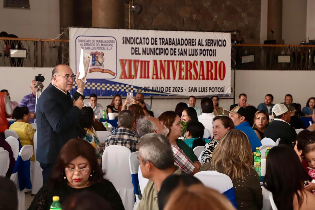 Anuncia Galindo aumentos salariales durante aniversario del sindicato municipal