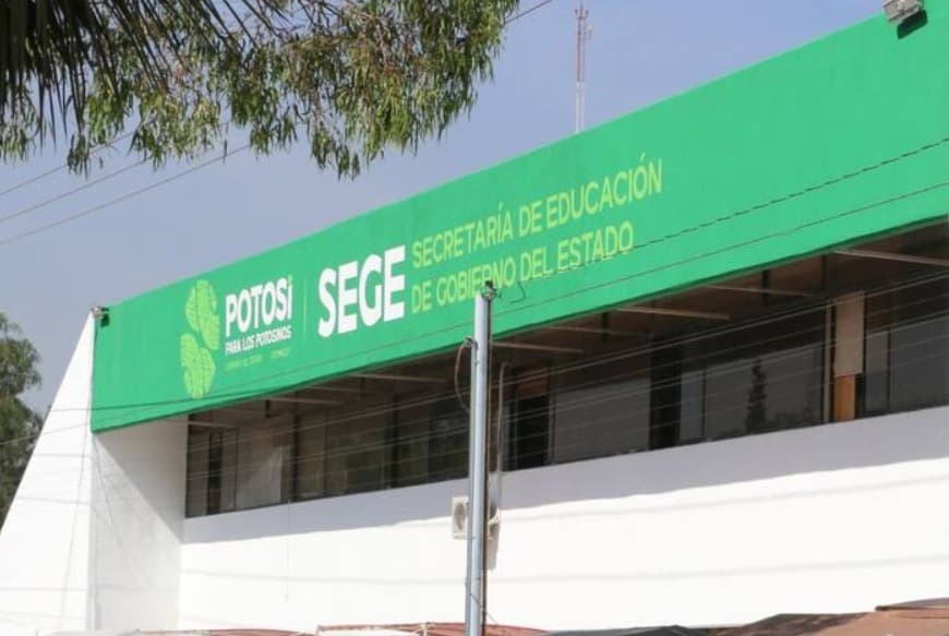 Amenazan maestros jubilados de la SEGE con bloquear la carretera 57