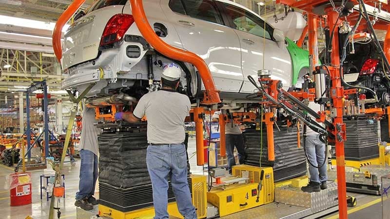 Sin despidos en industria automotriz de SLP, pese a baja producción